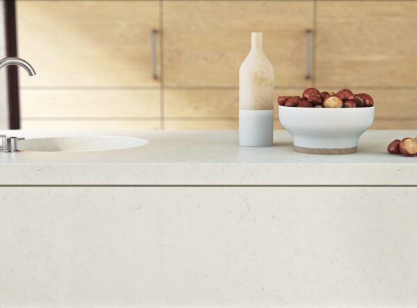 Caesarstone 5141 Frosty Carrina virtuves stalvirsis