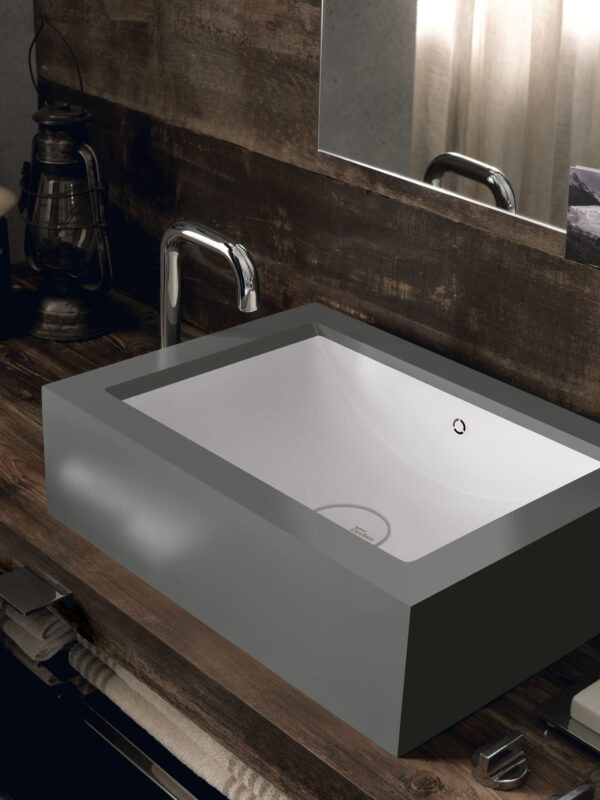 Corian Deep Cloud vonios stalvirsis