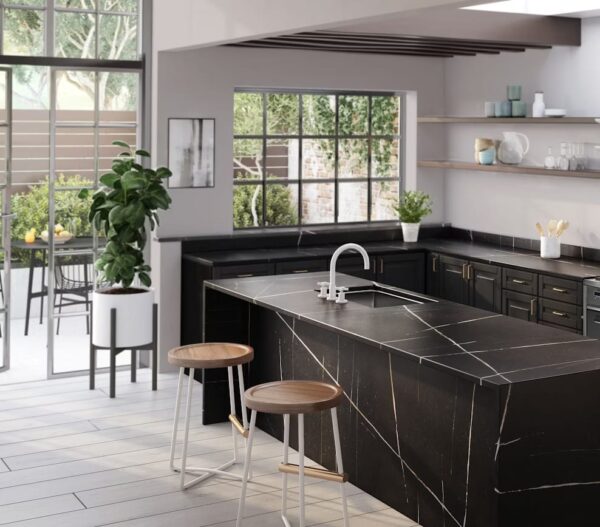 Silestone Et Noir virtuves stalvirsis