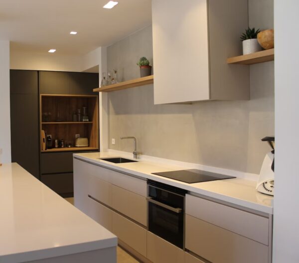 Silestone Miami White 17 virtuves stalvirsis