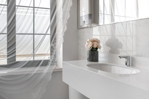 Technistone Crystal Polar White vonios stalvirsis